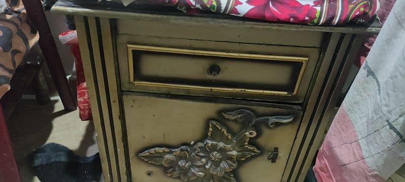 Bed Dressing and side Table 5