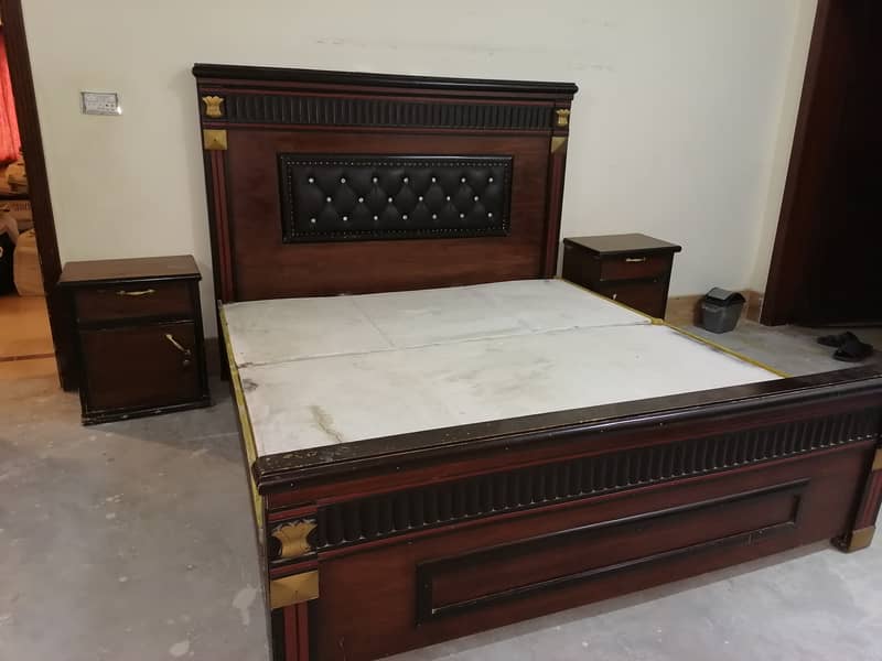 Bed side tables, dressing, Almari/ cupboard, achi condition me hai 5