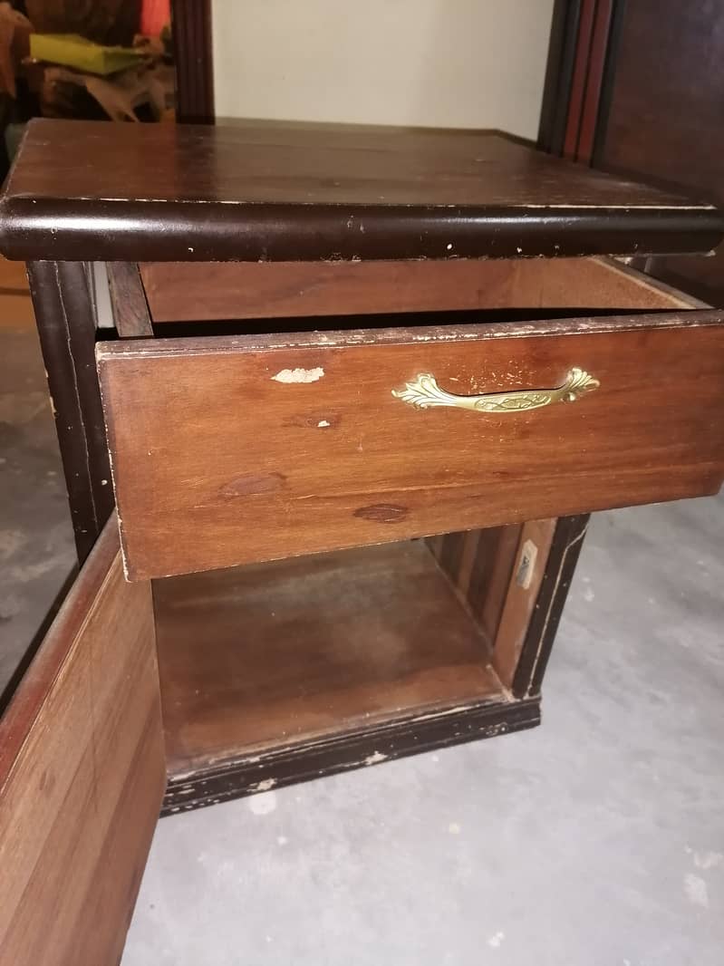Bed side tables, dressing, Almari/ cupboard, achi condition me hai 1