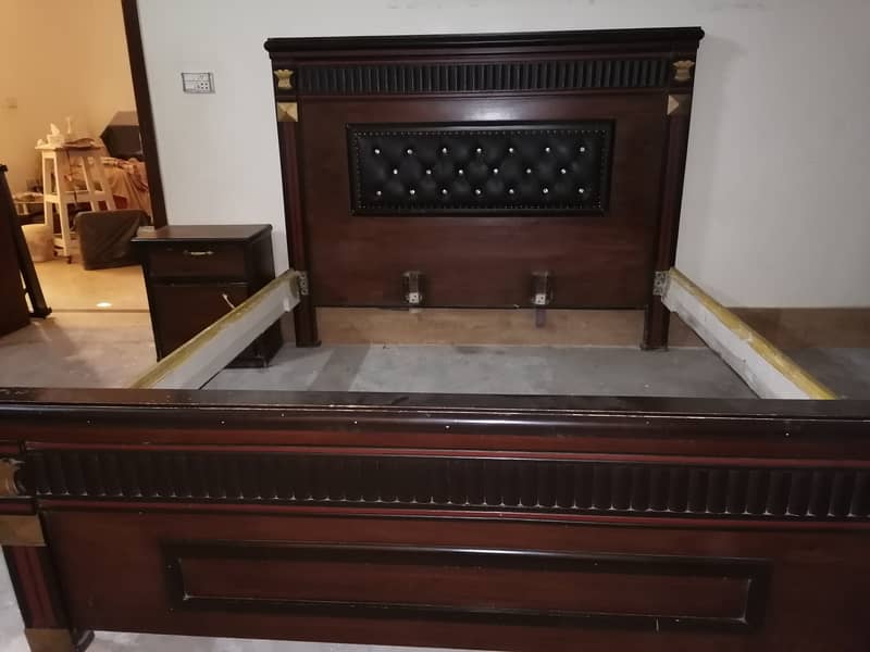 Bed side tables, dressing, Almari/ cupboard, achi condition me hai 2