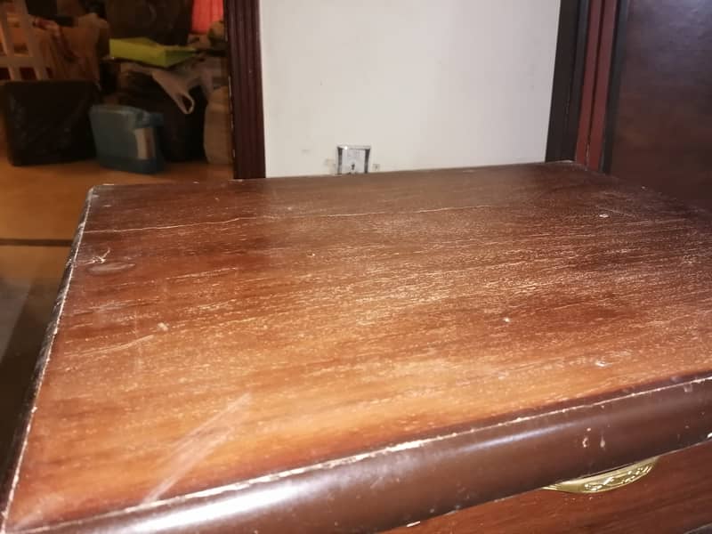 Bed side tables, dressing, Almari/ cupboard, achi condition me hai 4
