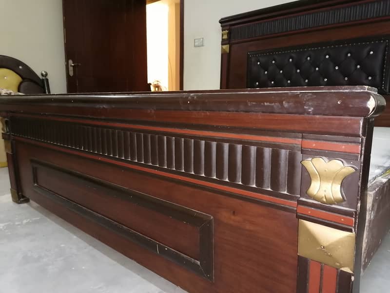 Bed side tables, dressing, Almari/ cupboard, achi condition me hai 6