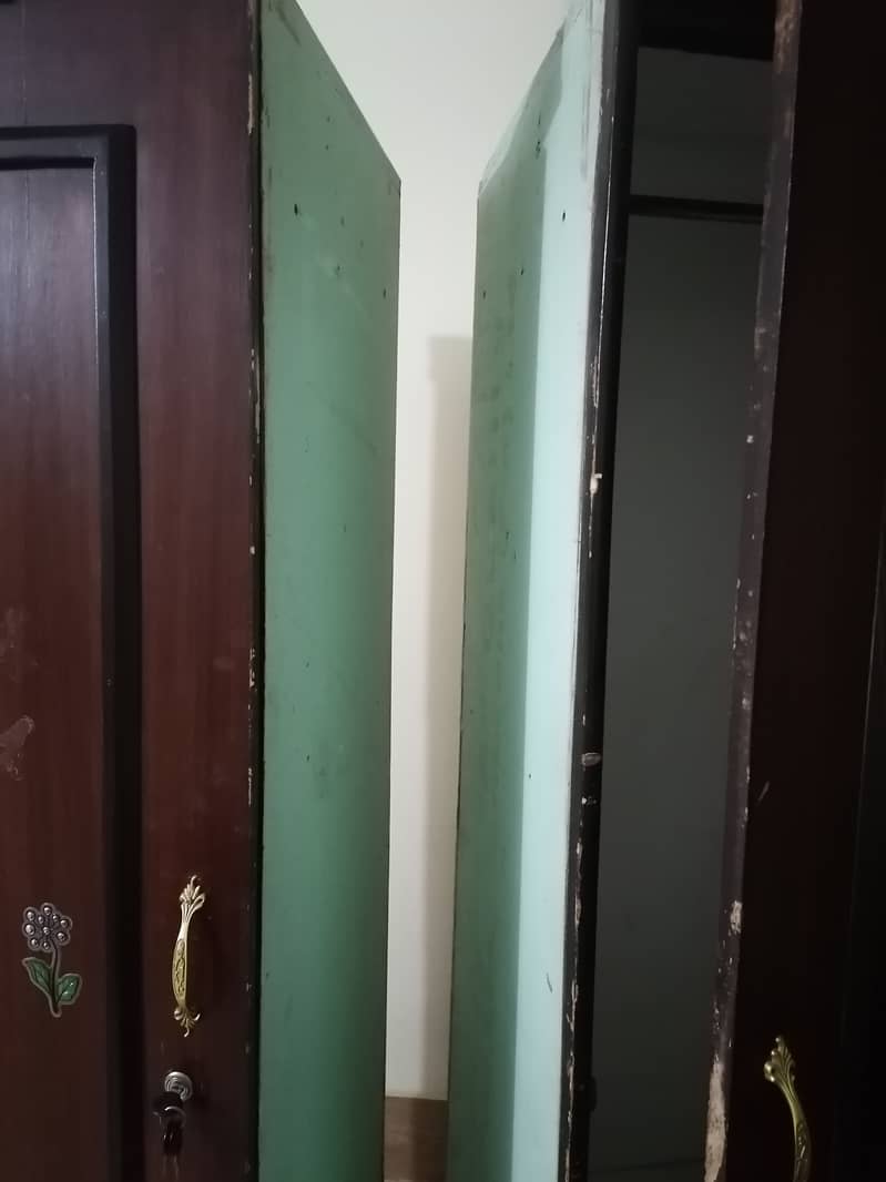 Bed side tables, dressing, Almari/ cupboard, achi condition me hai 10
