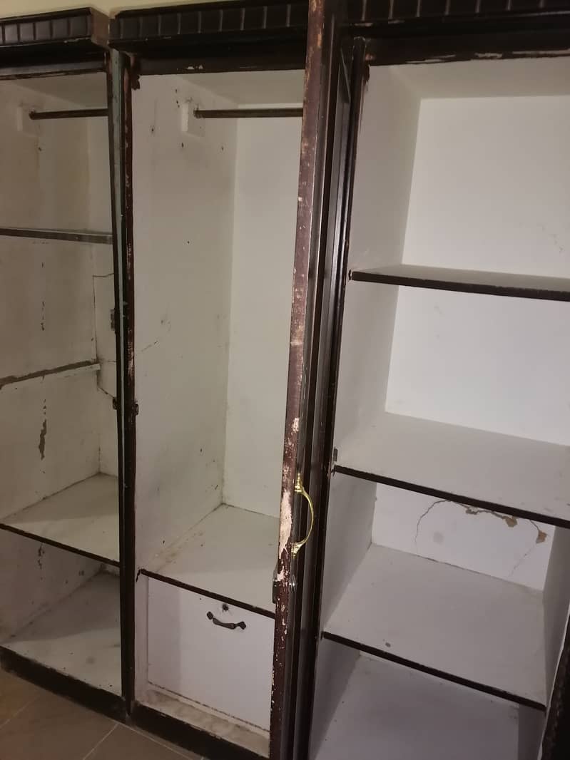 Bed side tables, dressing, Almari/ cupboard, achi condition me hai 12