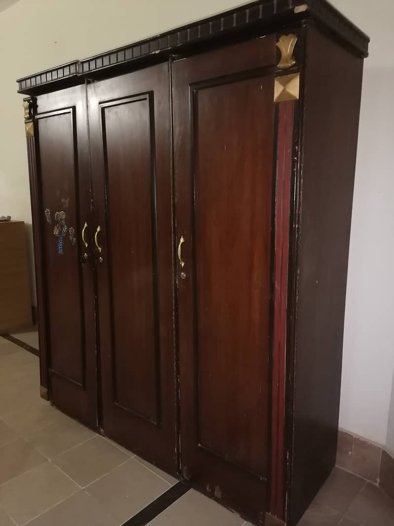 Bed side tables, dressing, Almari/ cupboard, achi condition me hai 13