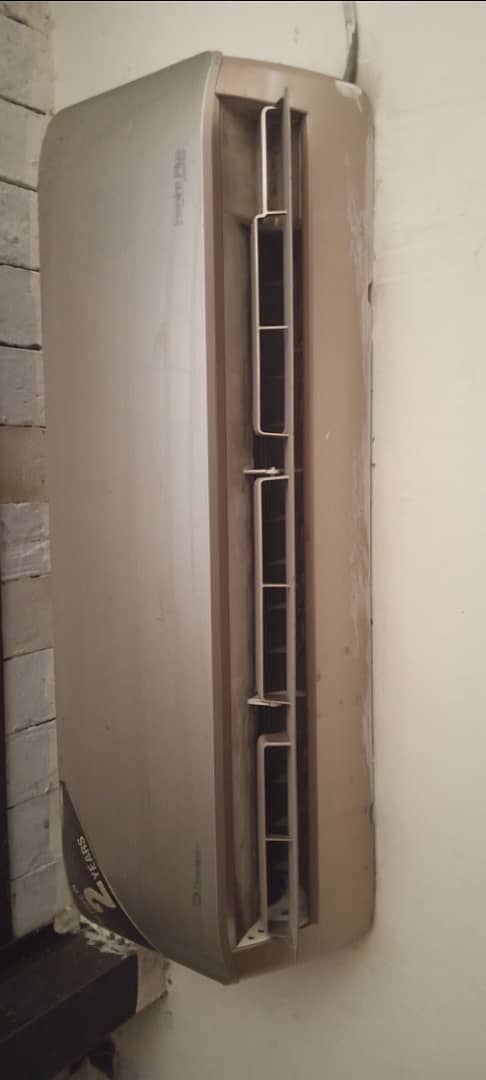 4 year old AC in good condition 1