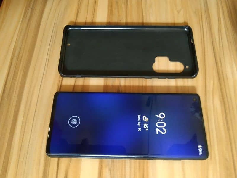 Motorola Edge+ 2020 1
