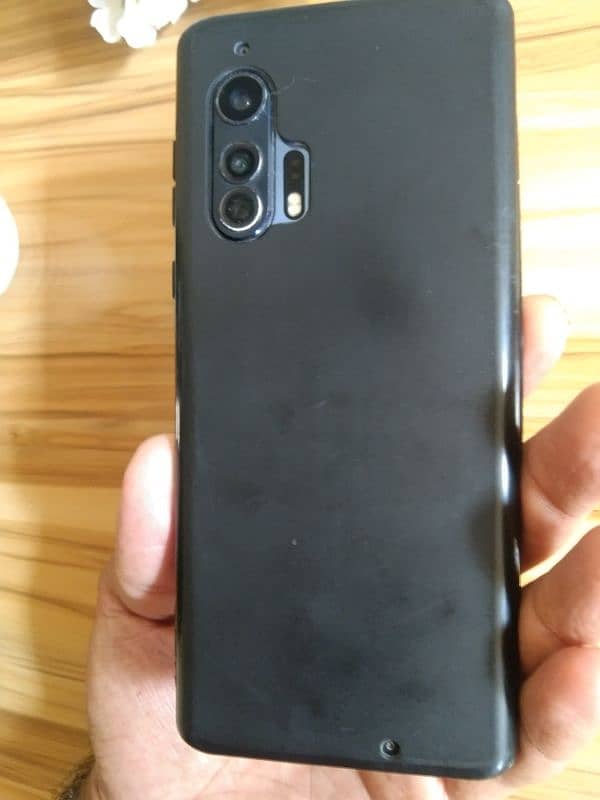 Motorola Edge+ 2020 4