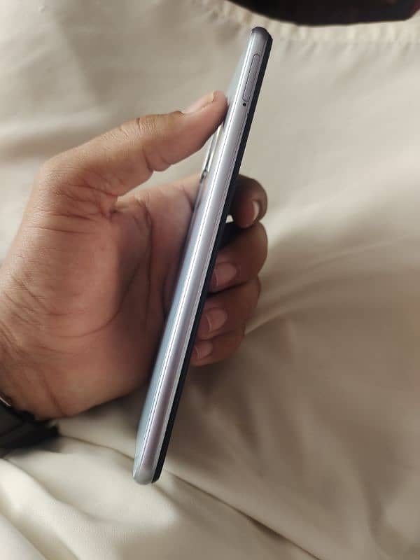 vivo y20 4gb 64gb only mobile hy  everything is ok no any fault 2