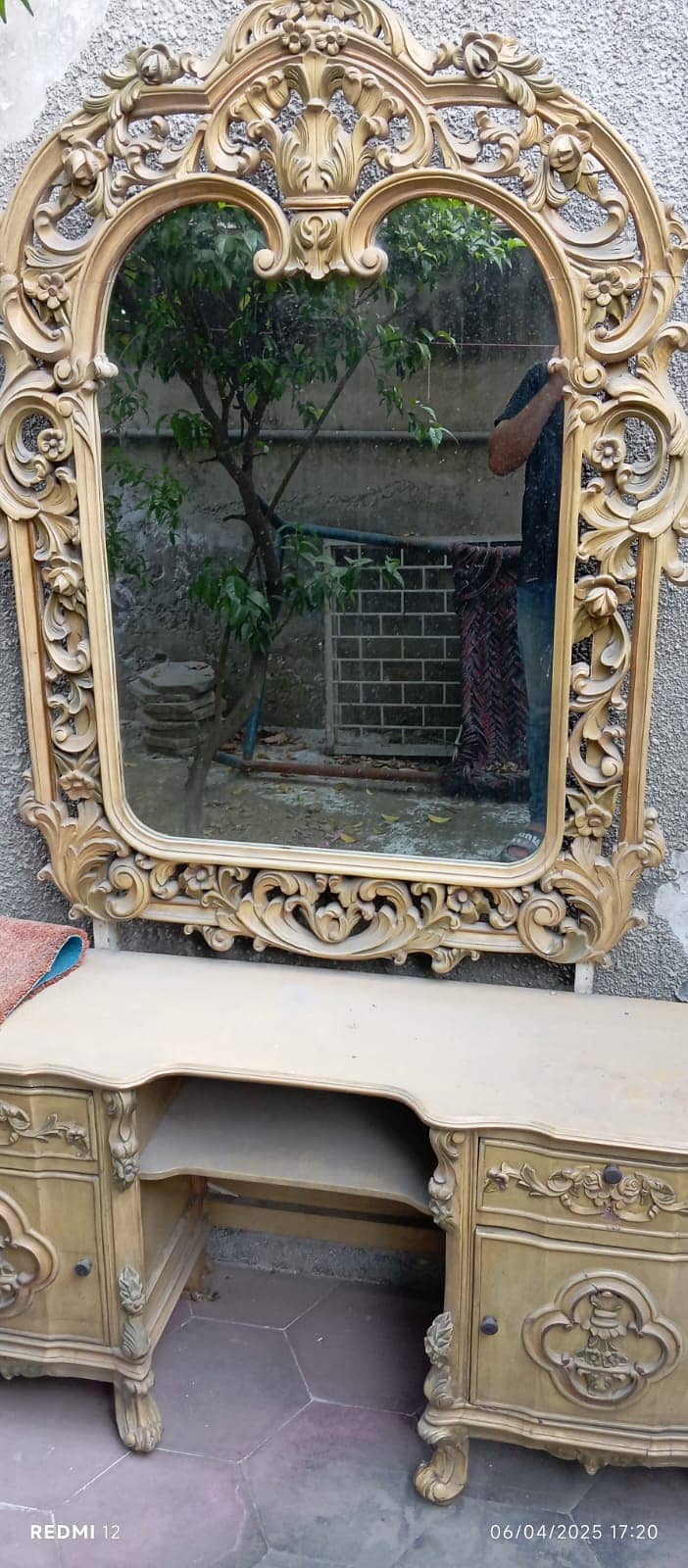 Full dresser with mirror and two side tables 2