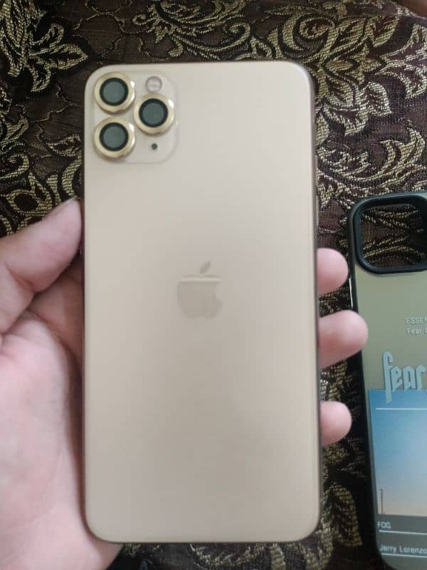 iPhone 11pro max with box. 3