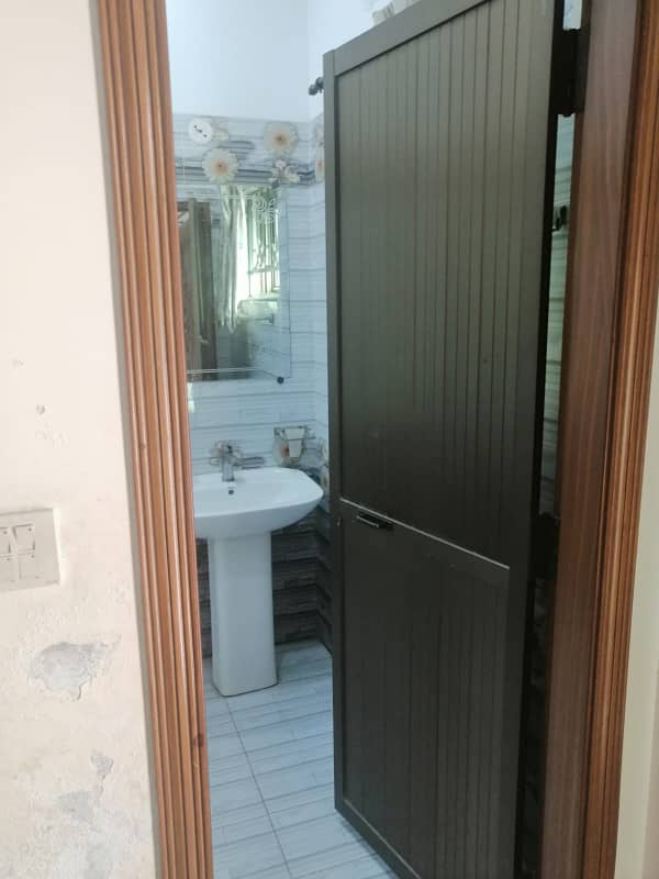 8 MARLA UPPER PORTION IS AVAILABLE FOR RENT IN DHA RAHBAR SECTOR 1 WITH SEPERATE ENTRANCE 7