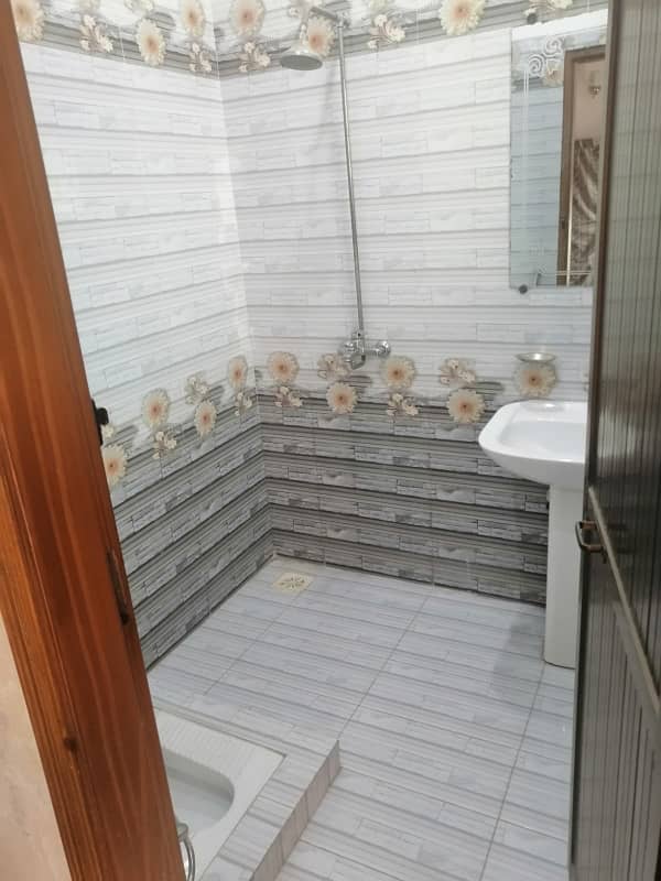 8 MARLA UPPER PORTION IS AVAILABLE FOR RENT IN DHA RAHBAR SECTOR 1 WITH SEPERATE ENTRANCE 8