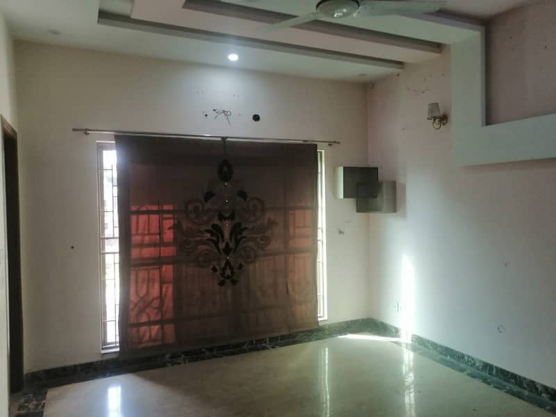 8 MARLA UPPER PORTION IS AVAILABLE FOR RENT IN DHA RAHBAR SECTOR 1 WITH SEPERATE ENTRANCE 12