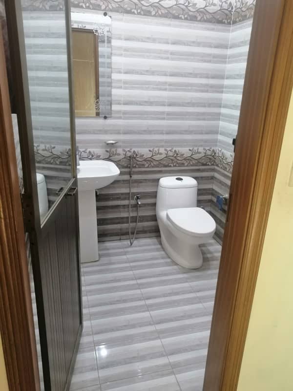 8 MARLA UPPER PORTION IS AVAILABLE FOR RENT IN DHA RAHBAR SECTOR 1 WITH SEPERATE ENTRANCE 14