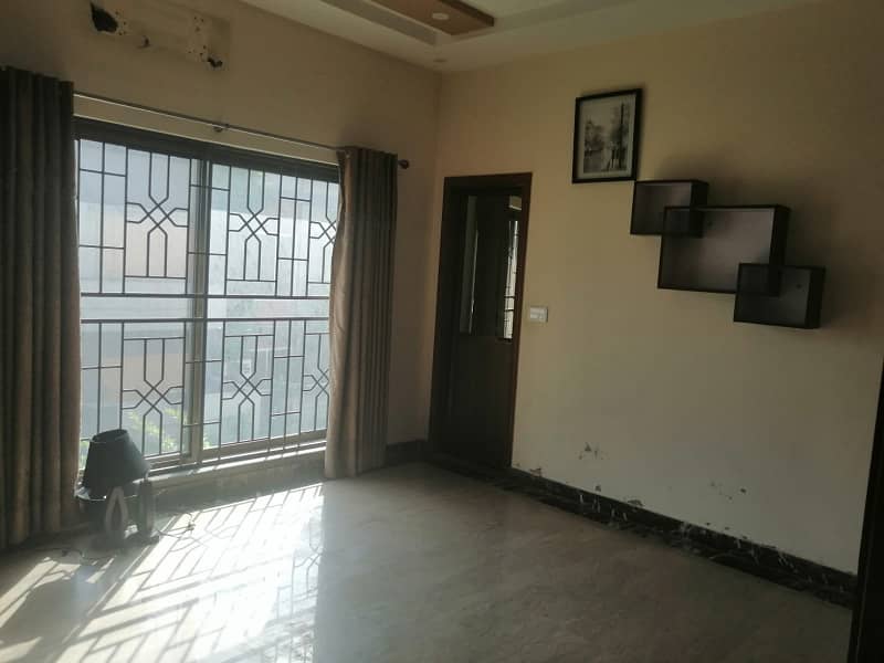 8 MARLA UPPER PORTION IS AVAILABLE FOR RENT IN DHA RAHBAR SECTOR 1 WITH SEPERATE ENTRANCE 17