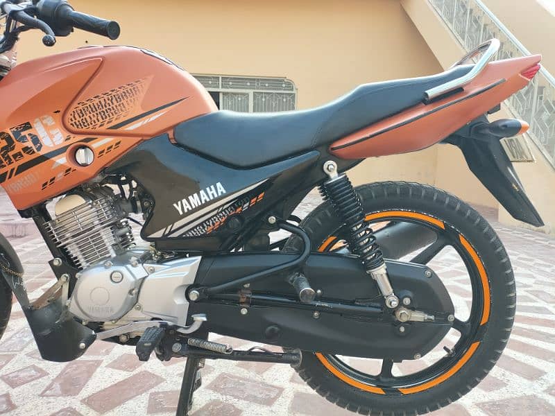 Yamaha YBR orange 1