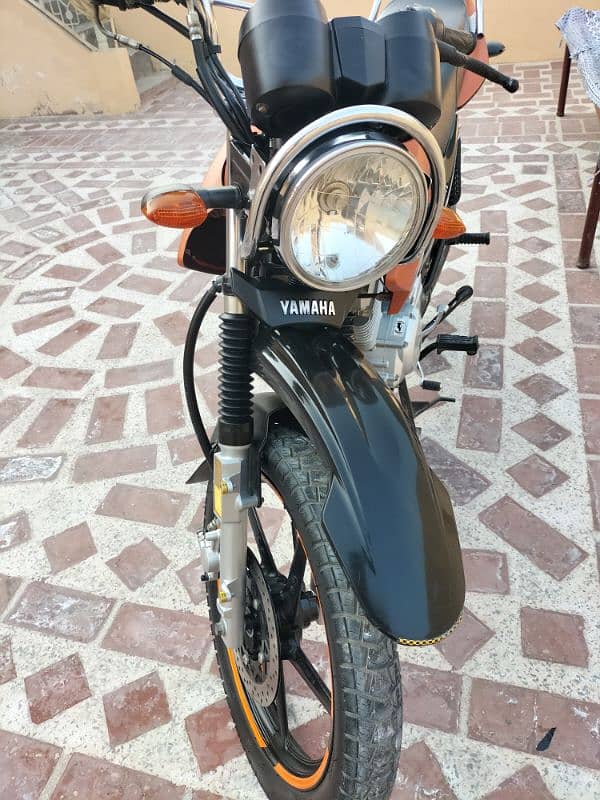 Yamaha YBR orange 7
