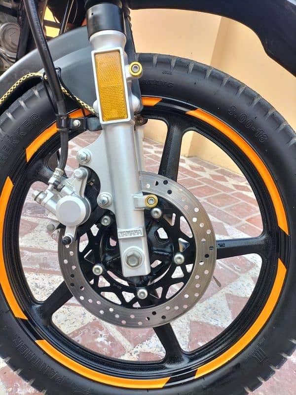 Yamaha YBR orange 12