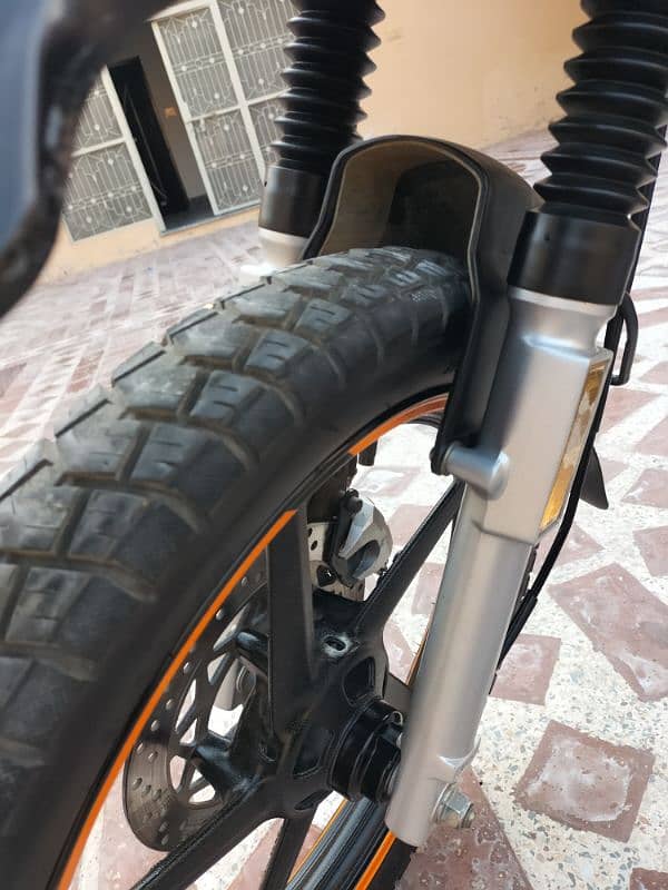 Yamaha YBR orange 14