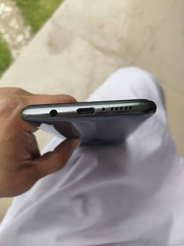 redmi note 8 pro in good condition with box and charger. 1