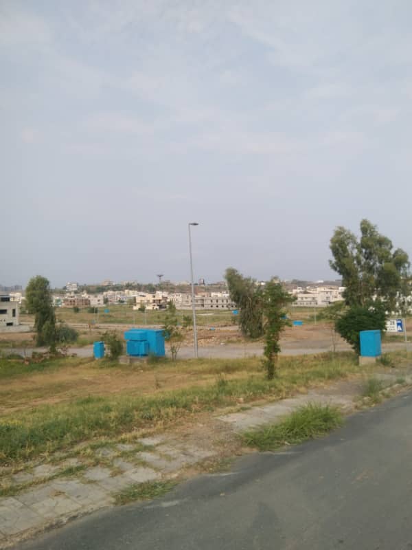 Eight Marla Heighted Location Plot Available For Sale 0