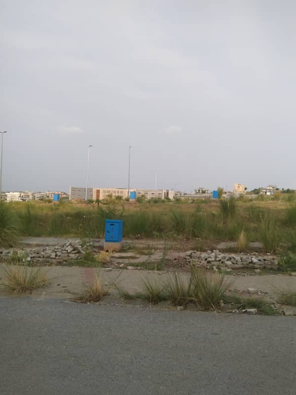 Eight Marla Heighted Location Plot Available For Sale 2