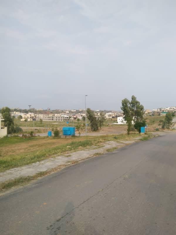 Eight Marla Heighted Location Plot Available For Sale 3