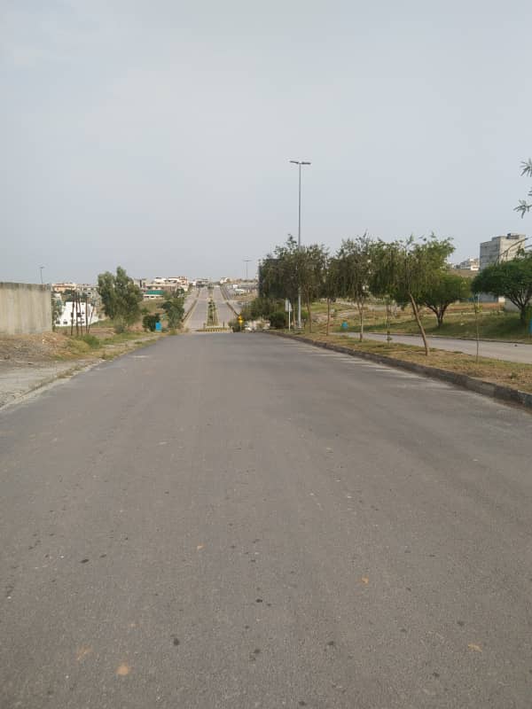 Eight Marla Heighted Location Plot Available For Sale 4