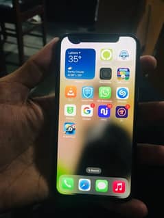 iPhone 11 Pro with Box just minor Dot on Screen 64 gb Factory Unlock