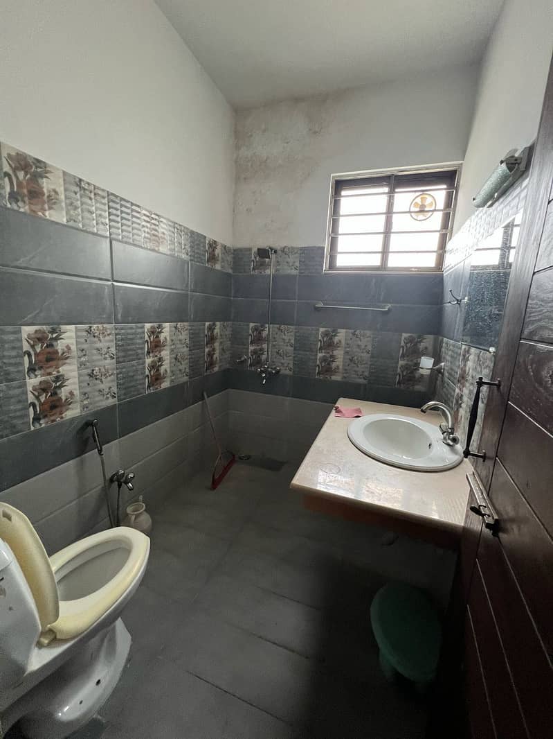 Upper Portion Is For Rent 3