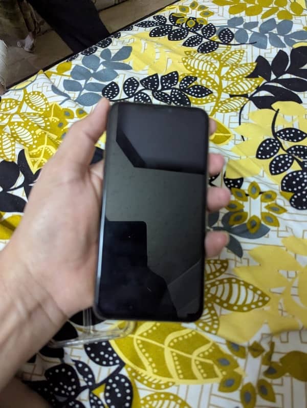 11 Pro Max 64 Gb with Box PTA Aproved Gold Color 3