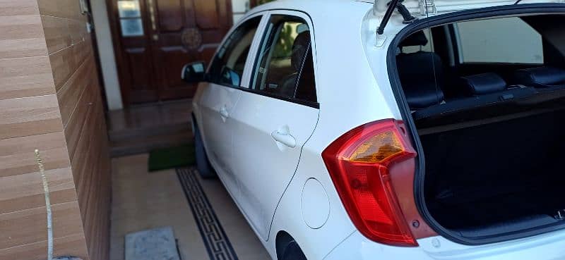 KIA Picanto 2023_Single Handed Driven Car 6