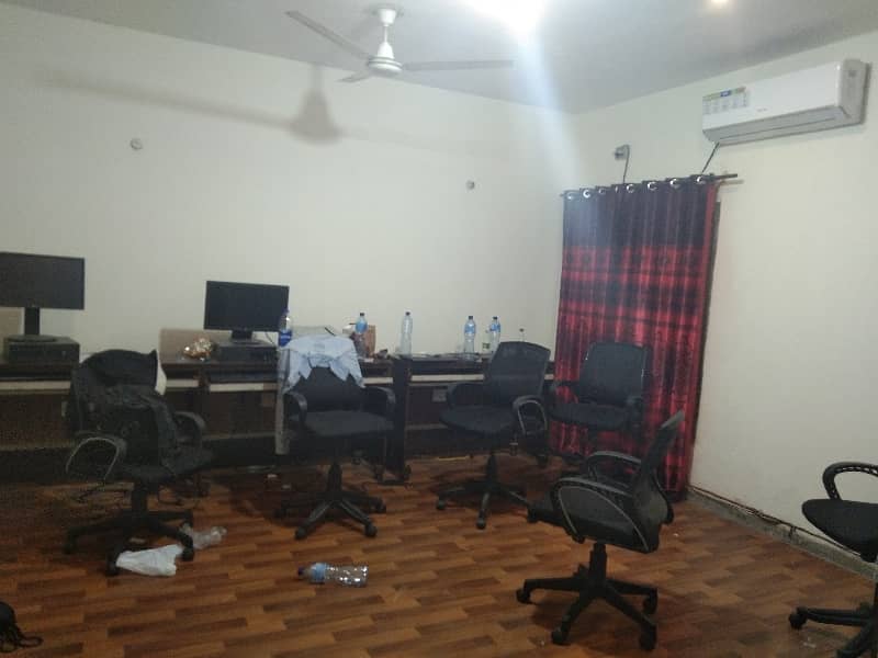 6 Marla 1st Floor Available For Rent For Office Or Bachulars Only From 1st May 4