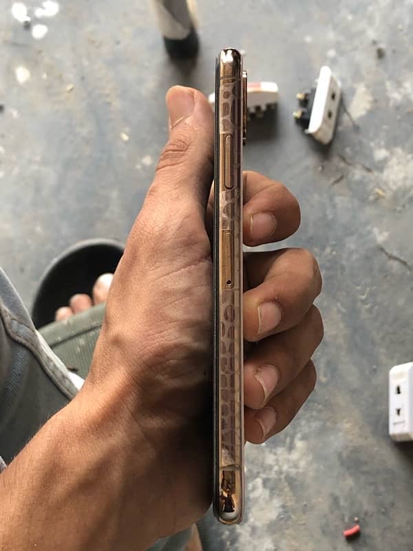 iphone xs PTA approved 4