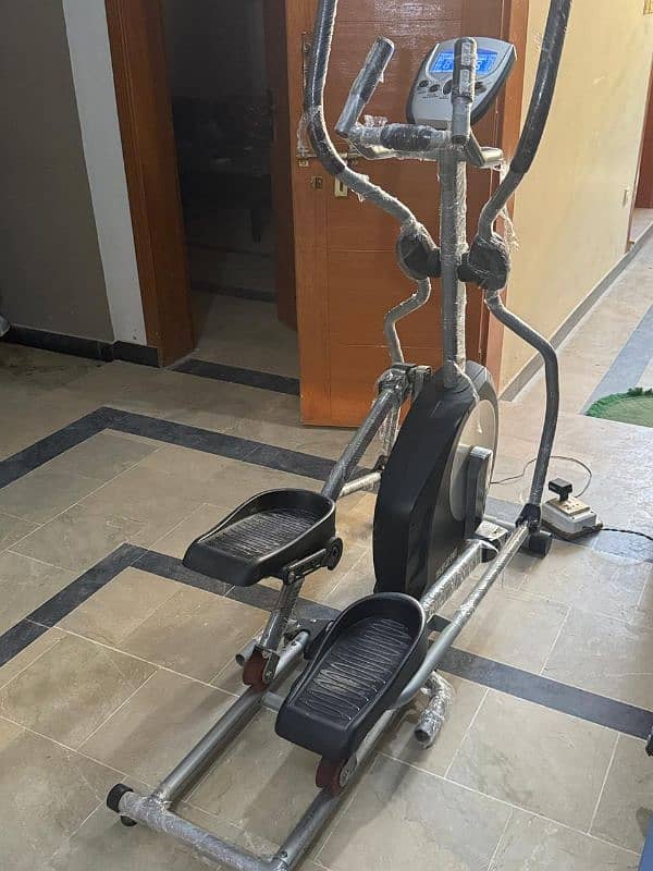 Elliptical cross Trainer 1