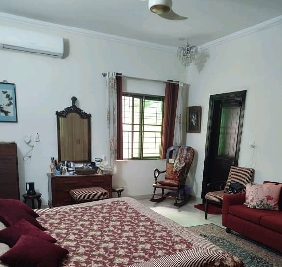 Spacious 1 Kanal House Available For sale In DHA Phase 1 - Block M 12