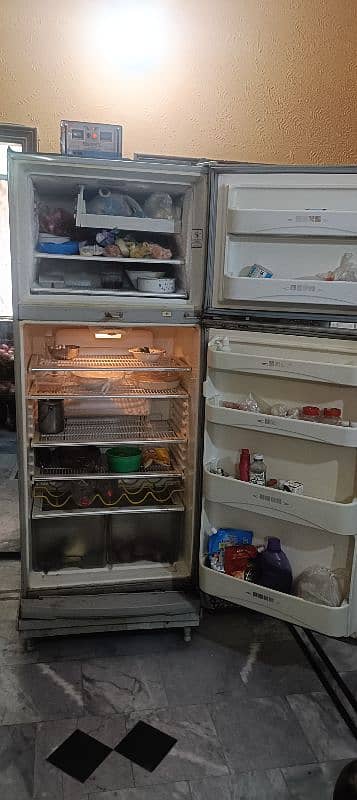 Dawlance jumbo size fridge very good condition 1