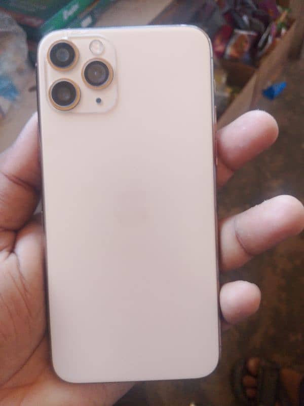 back broken small scratch on camra up saide camera good 1