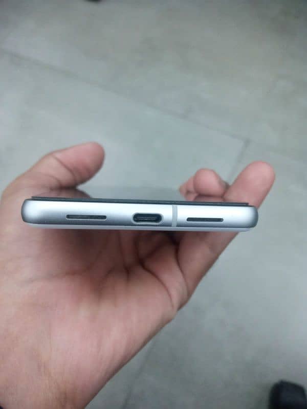 Google Pixel 7 4