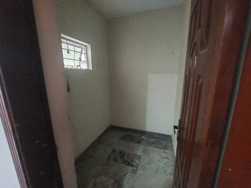 In Khayaban-e-Amin - Block L 8 Marla House For rent 4