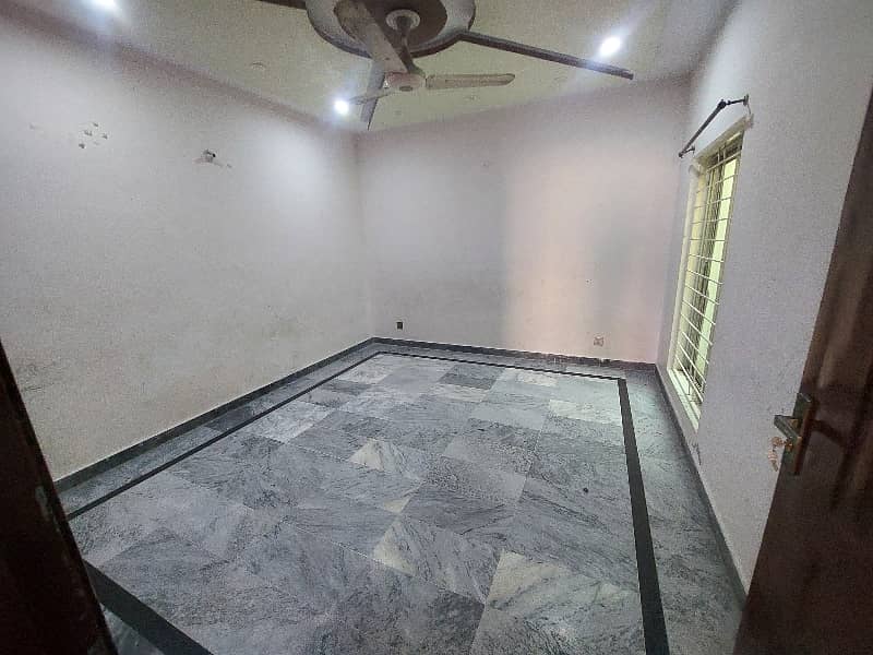In Khayaban-e-Amin - Block L 8 Marla House For rent 5