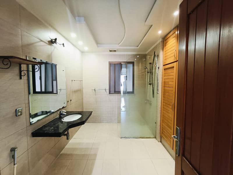 1 Kanal Most Beautiful Nice Design House Available For Rent At Prime Location Of Dha 39