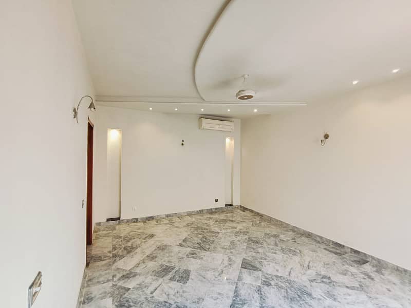 1 Kanal Most Beautiful Nice Design House Available For Rent At Prime Location Of Dha 45