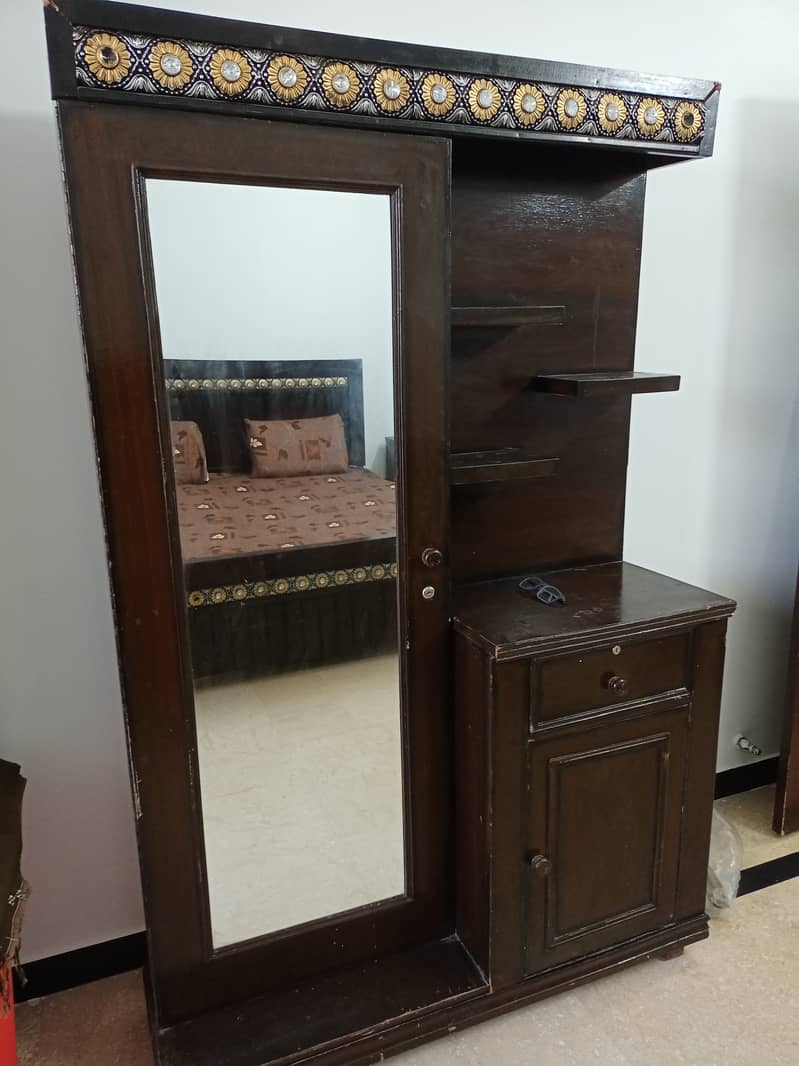 BED | SIDE TABLES | DRESSING TABLE 2
