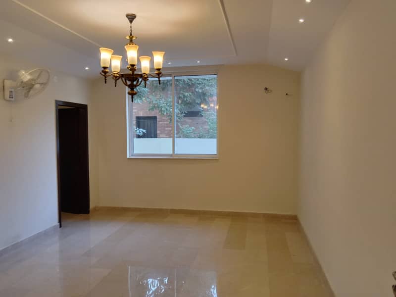 01 Kanal Elegant And Fully Maintained Super Hot Located Bungalow Is Available For Rent In The Best Block Of DHA Lahore. 2
