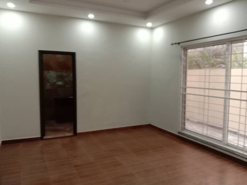 01 Kanal Elegant And Fully Maintained Super Hot Located Bungalow Is Available For Rent In The Best Block Of DHA Lahore. 3