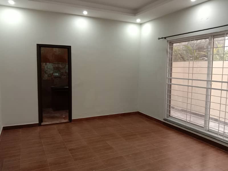 01 Kanal Elegant And Fully Maintained Super Hot Located Bungalow Is Available For Rent In The Best Block Of DHA Lahore. 4
