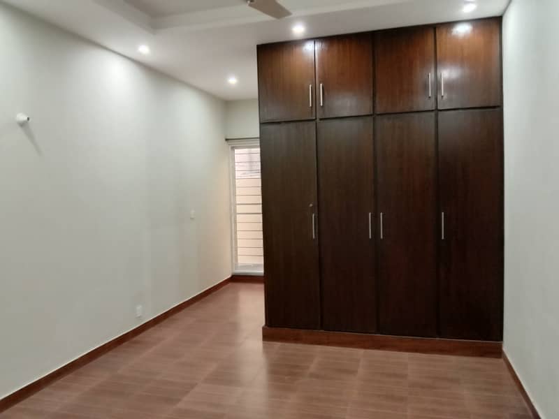 01 Kanal Elegant And Fully Maintained Super Hot Located Bungalow Is Available For Rent In The Best Block Of DHA Lahore. 5