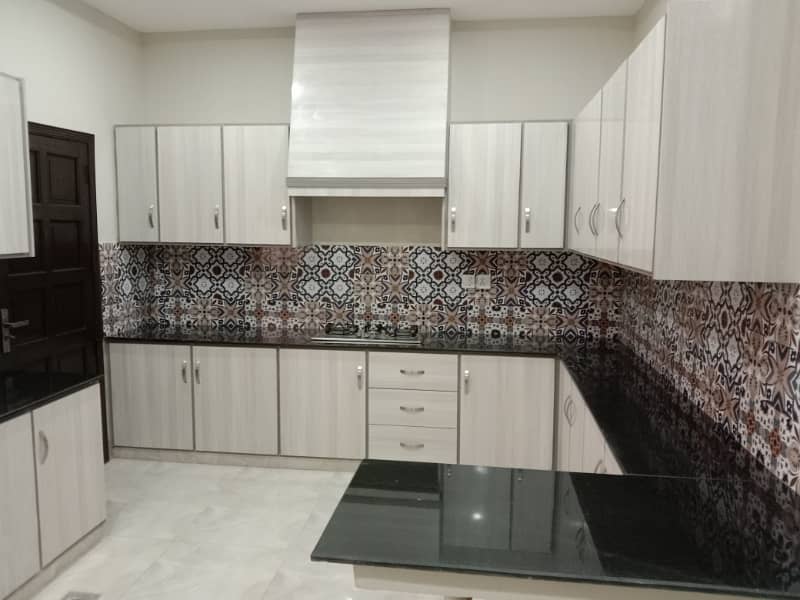 01 Kanal Elegant And Fully Maintained Super Hot Located Bungalow Is Available For Rent In The Best Block Of DHA Lahore. 6